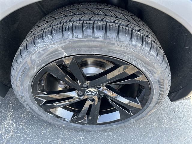 Used 2023 Volkswagen Tiguan SE R-Line image 20