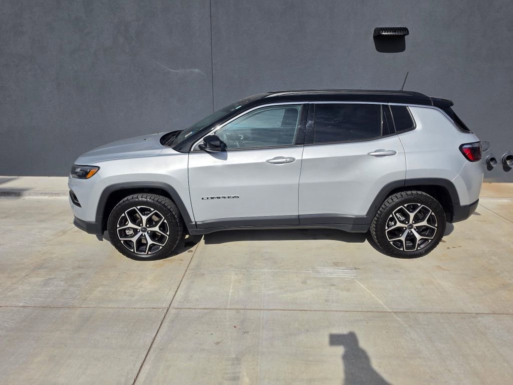Used 2025 Jeep Compass Limited AWD/4WD image 7