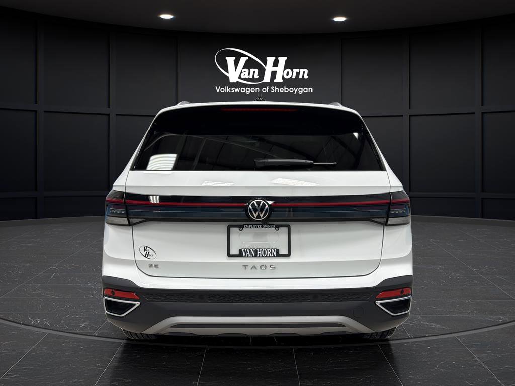 Used 2025 Volkswagen Taos SE w/ Panoramic Sunroof Package image 4