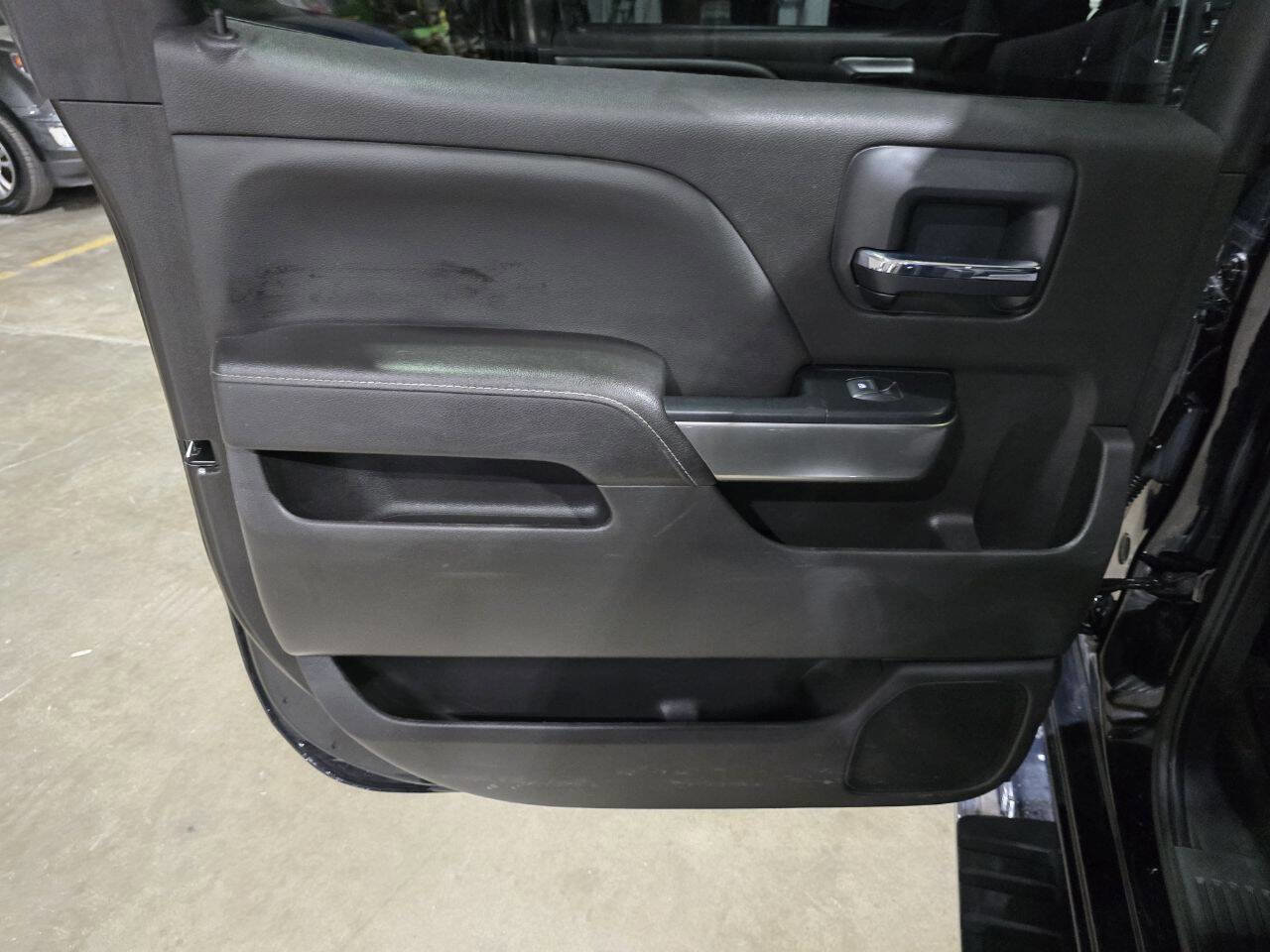 Used 2018 Chevrolet Silverado 1500 LT w/ All Star Edition image 29