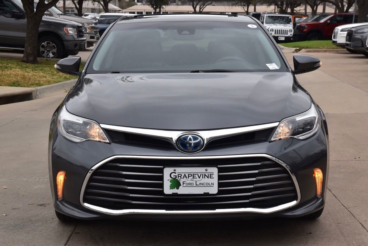 Used 2018 Toyota Avalon XLE Premium image 3