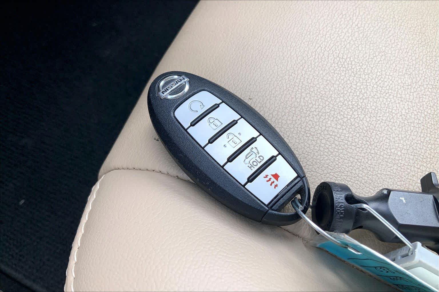 Used 2017 Nissan Pathfinder Platinum FWD image 15