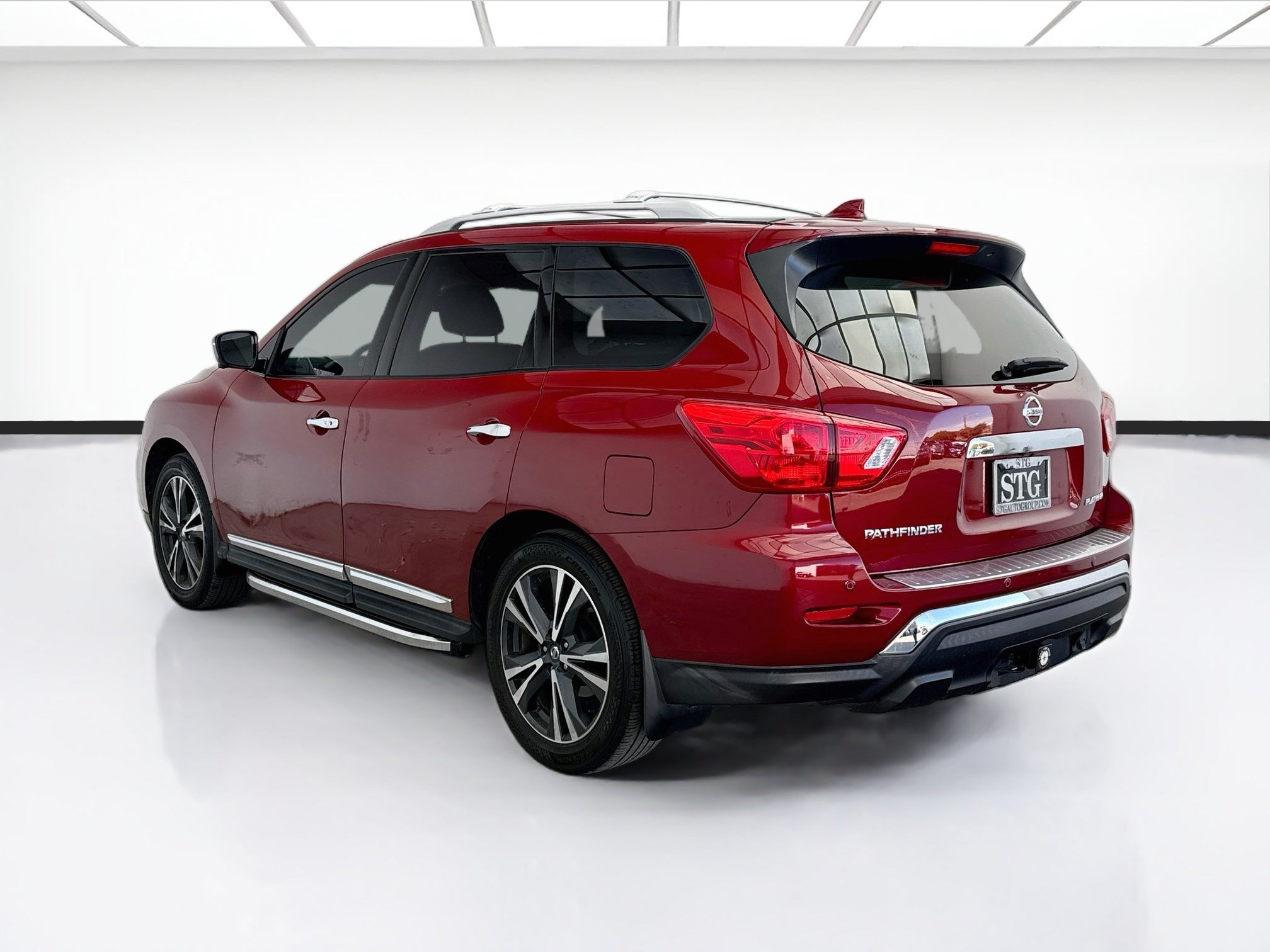 Used 2019 Nissan Pathfinder Platinum w/ Cargo Package FWD image 6
