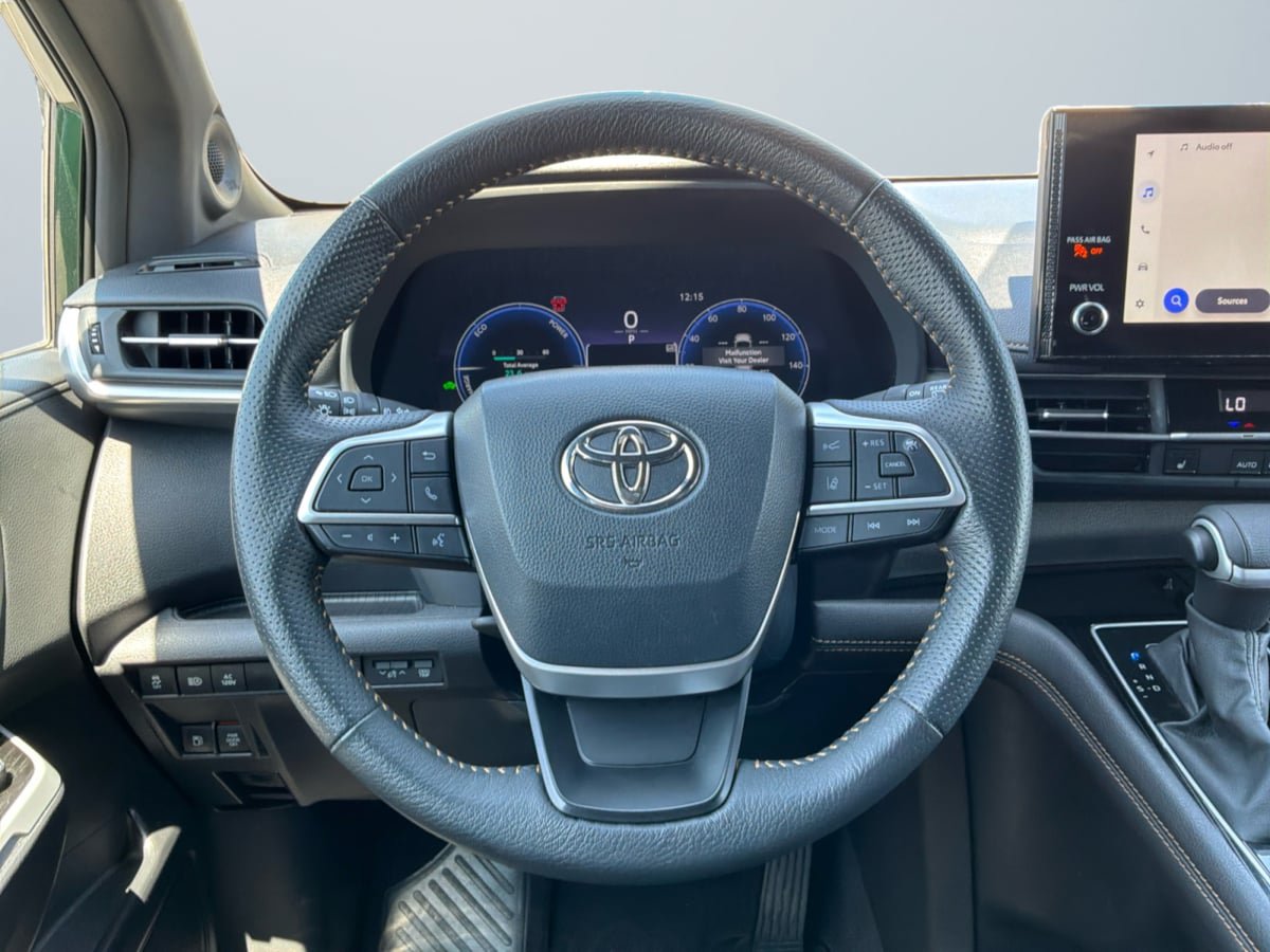 Used 2025 Toyota Sienna XLE Woodland Edition AWD/4WD image 11