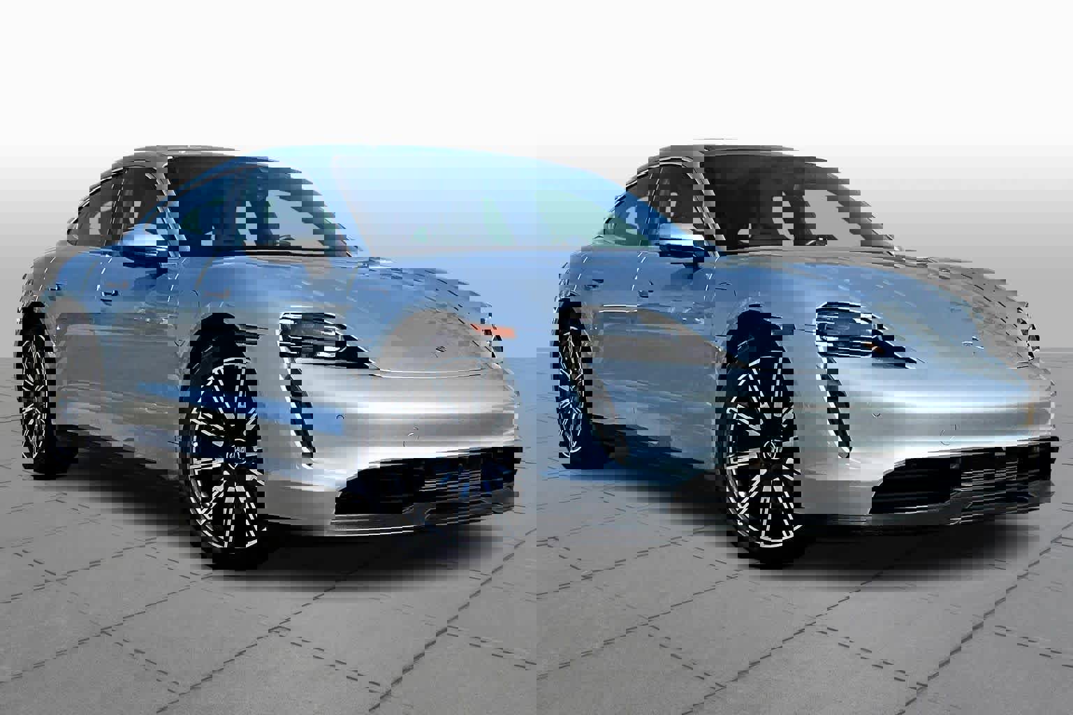 Used 2022 Porsche Taycan image 2