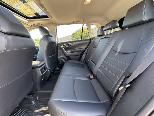 Used 2020 Toyota RAV4 XLE Premium FWD image 29