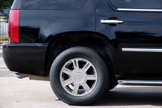 Used 2007 Cadillac Escalade 2WD w/ Information Package image 16