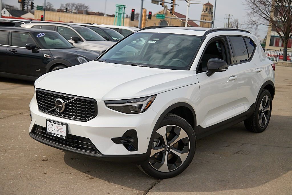 New 2026 Volvo XC40 B5 Plus w/ Protection Package Premier image 2