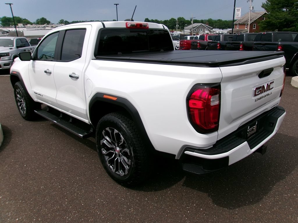 Used 2025 GMC Canyon Denali AWD/4WD image 4