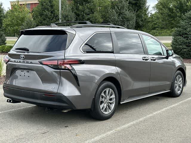Used 2022 Toyota Sienna LE AWD/4WD image 21