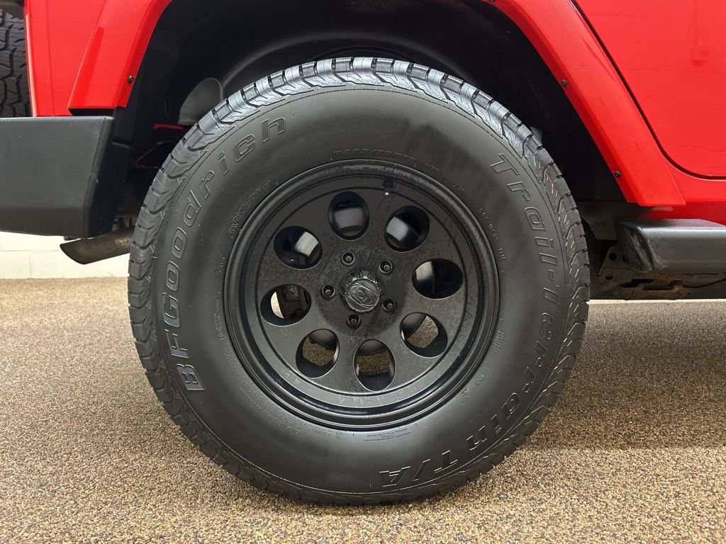 Used 2014 Jeep Wrangler Unlimited Sahara AWD/4WD image 18