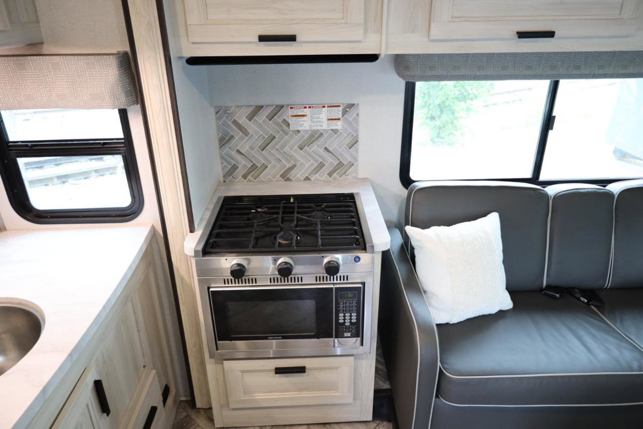Used 2022 Ford E-450 and Econoline 450 Super Duty w/ Motorhome Prep Package RWD image 30
