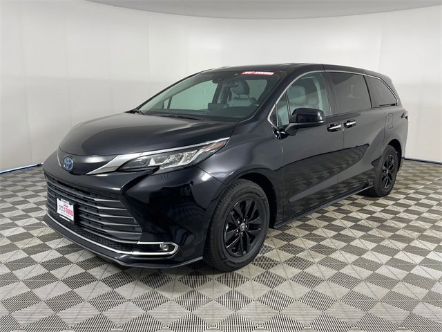 Used 2022 Toyota Sienna XLE