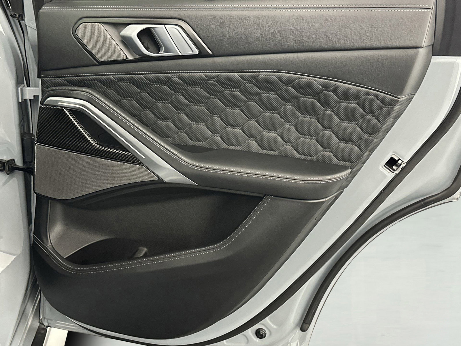 Used 2025 BMW X6 M Competition w/ Executive Package image 31