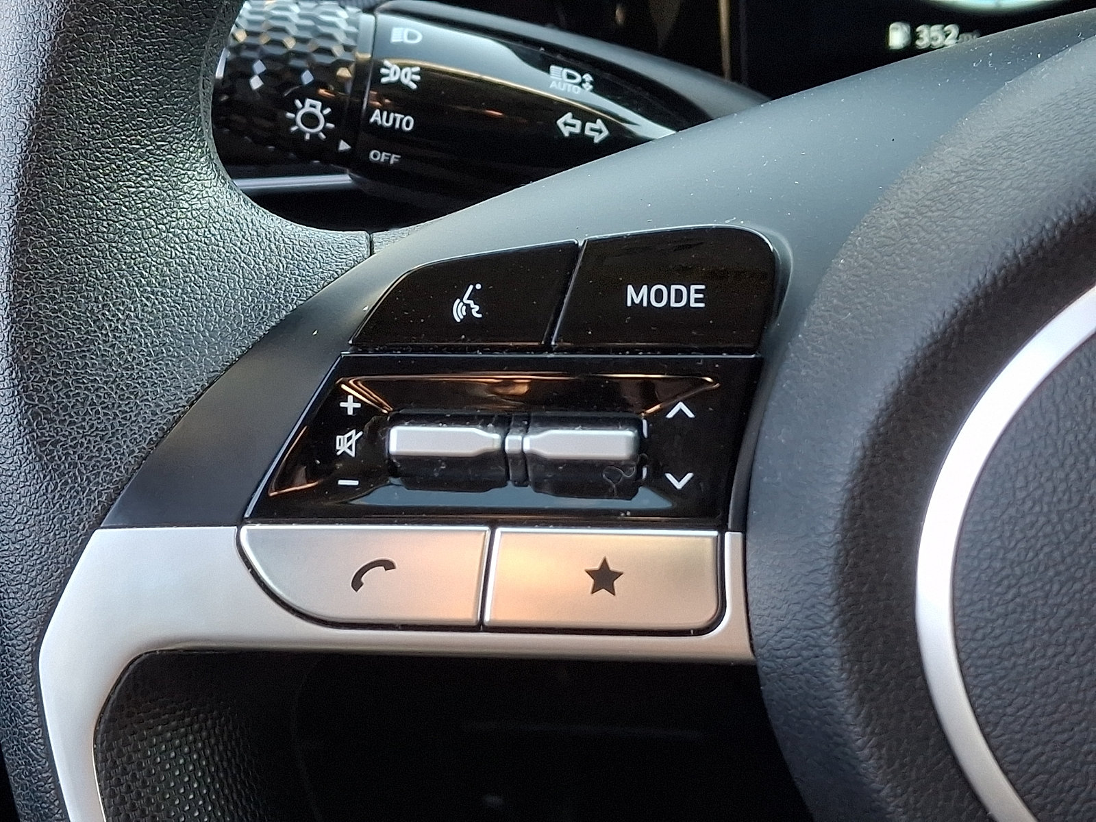 Certified 2024 Hyundai Elantra SEL FWD image 20