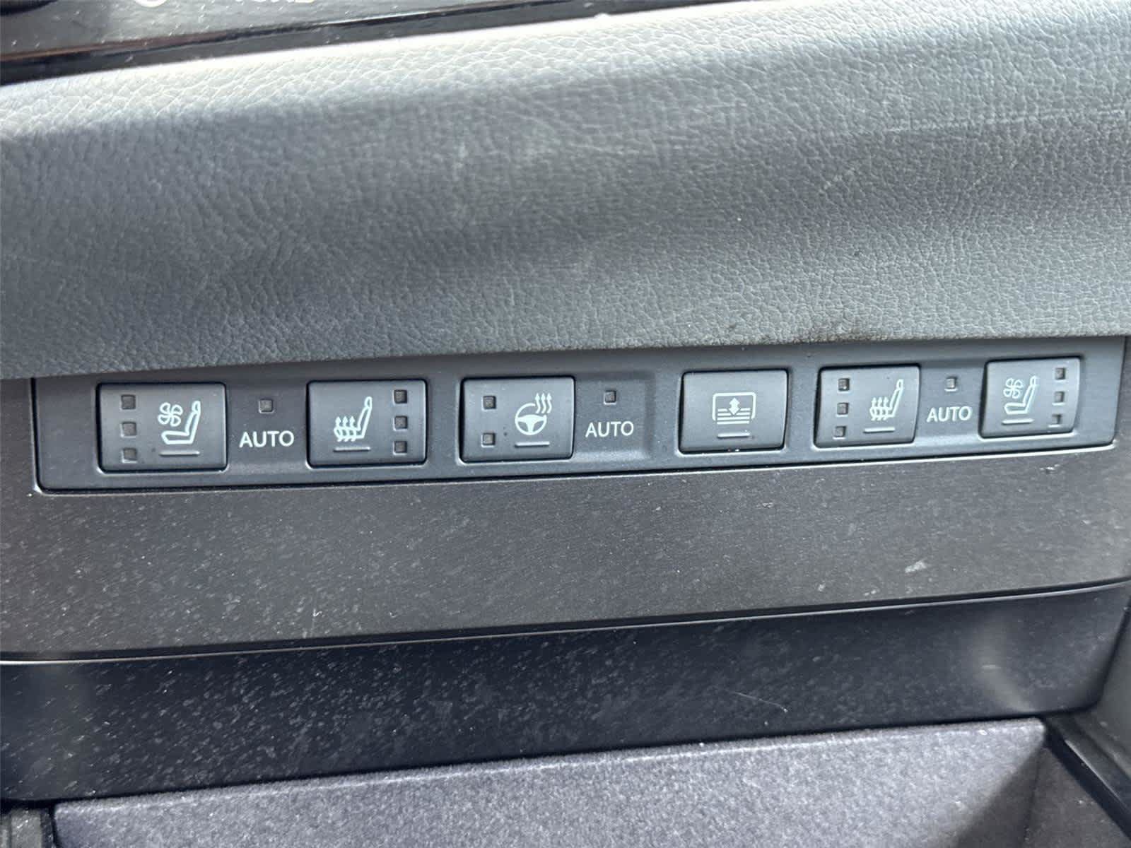 Used 2025 Lexus ES 300h w/ Luxury Package FWD image 37