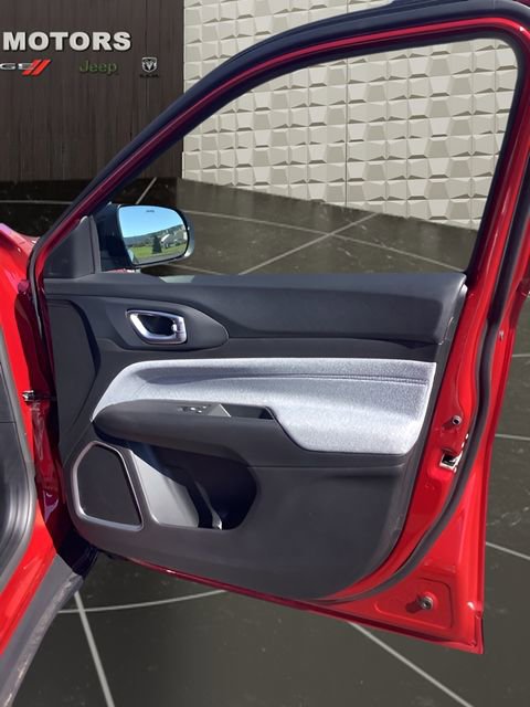 Certified 2025 Jeep Compass Sport image 14