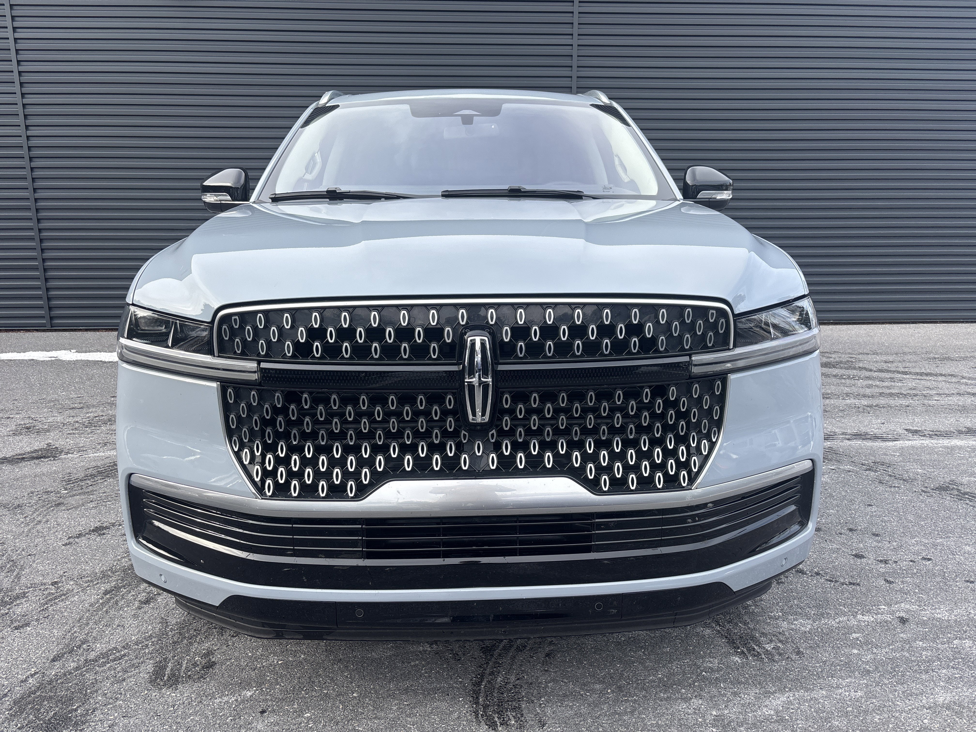 Used 2025 Lincoln Navigator L Reserve image 9