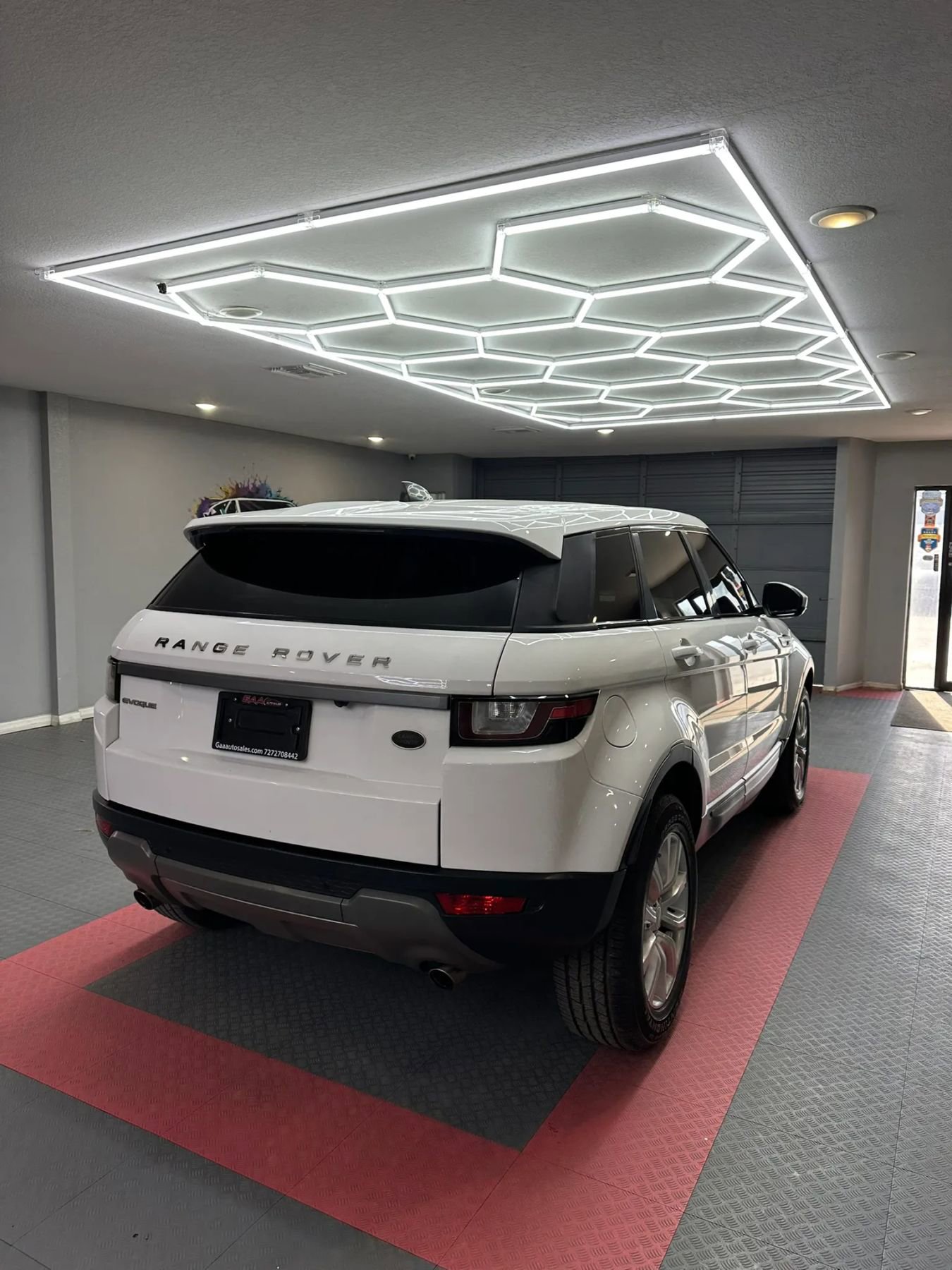 Used 2019 Land Rover Range Rover Evoque SE AWD/4WD image 6