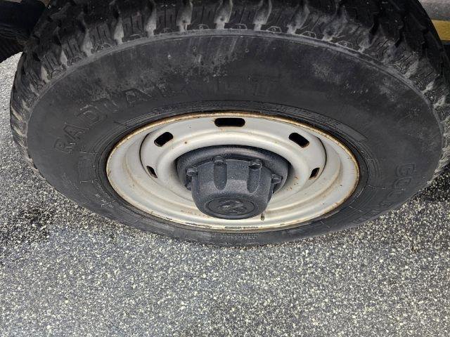 Used 2001 Dodge B2500 Passenger image 28