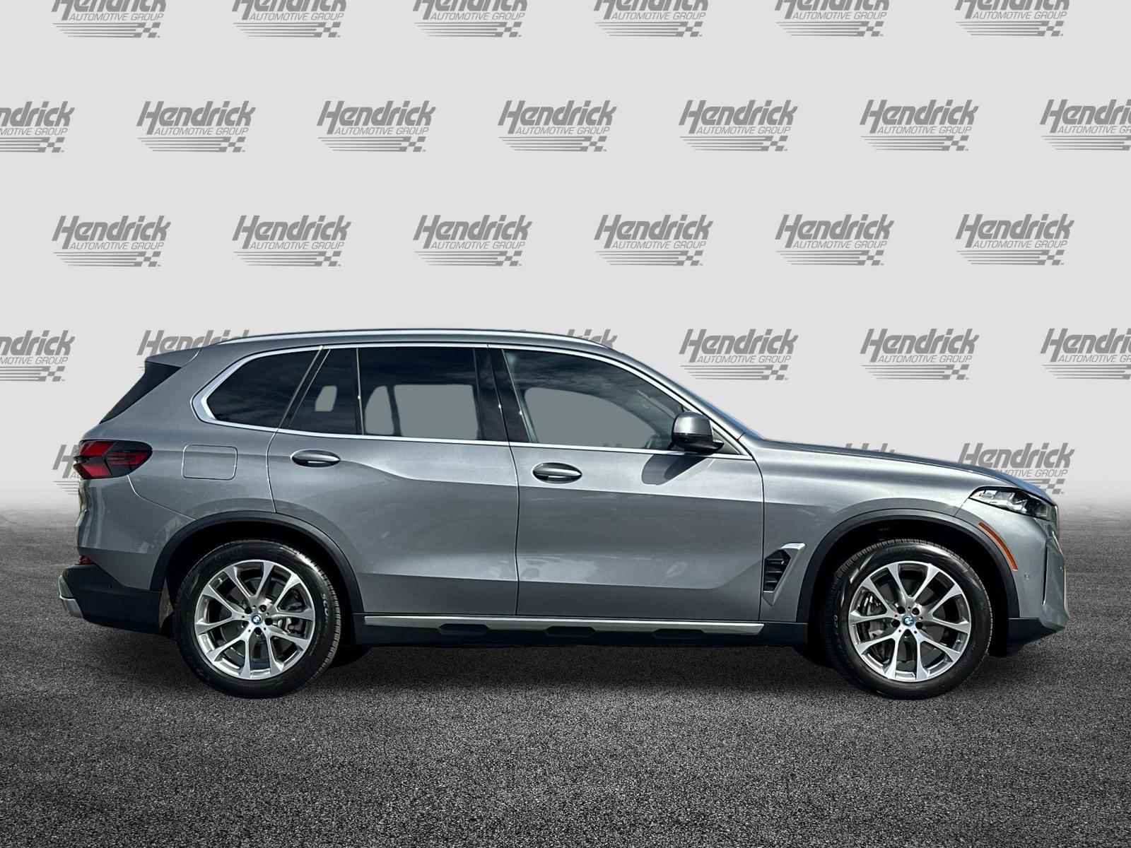 Used 2024 BMW X5 xDrive50e w/ Parking Assistance Package AWD/4WD image 3