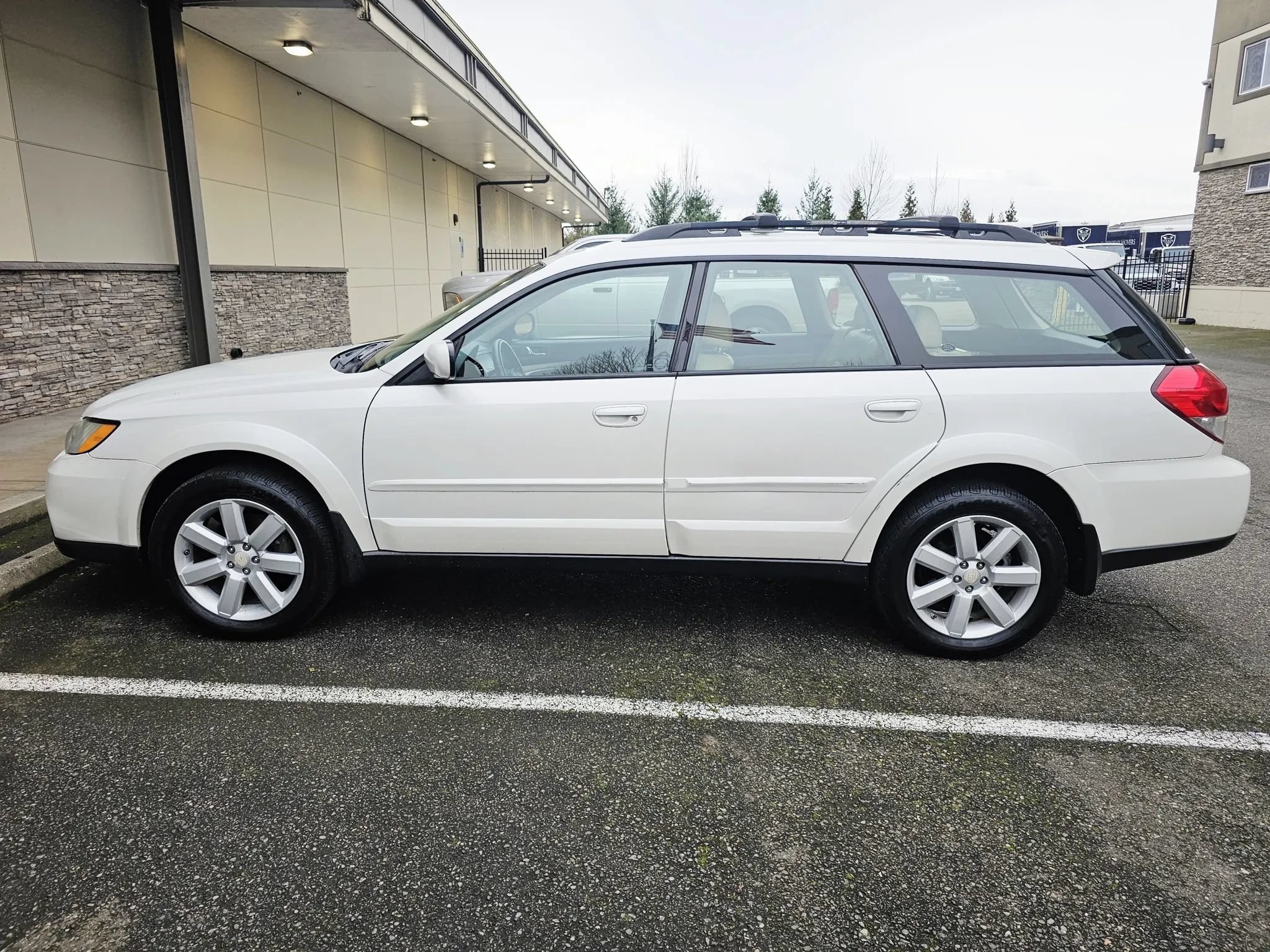 Used 2008 Subaru Outback 2.5i Limited L.L. Bean AWD/4WD image 2