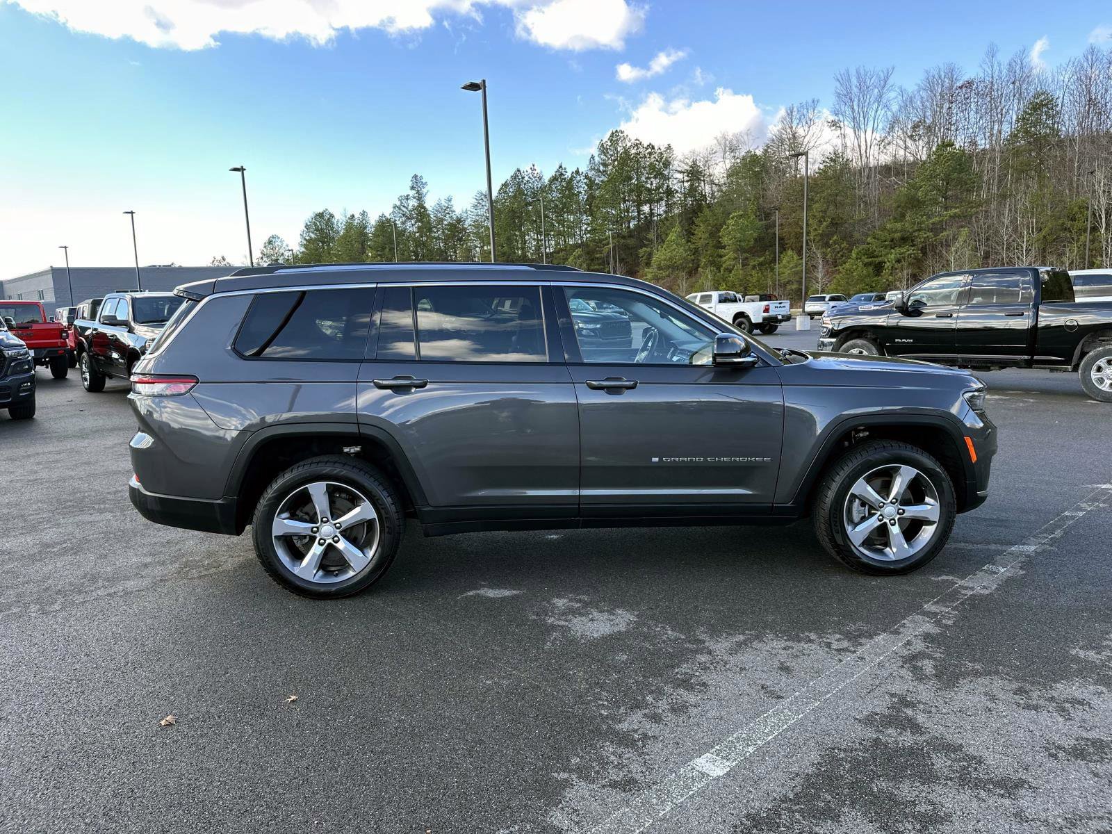 Used 2022 Jeep Grand Cherokee L Limited image 3