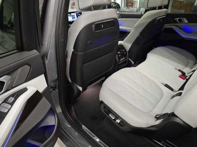 Used 2023 BMW X7 xDrive40i w/ Executive Package image 31