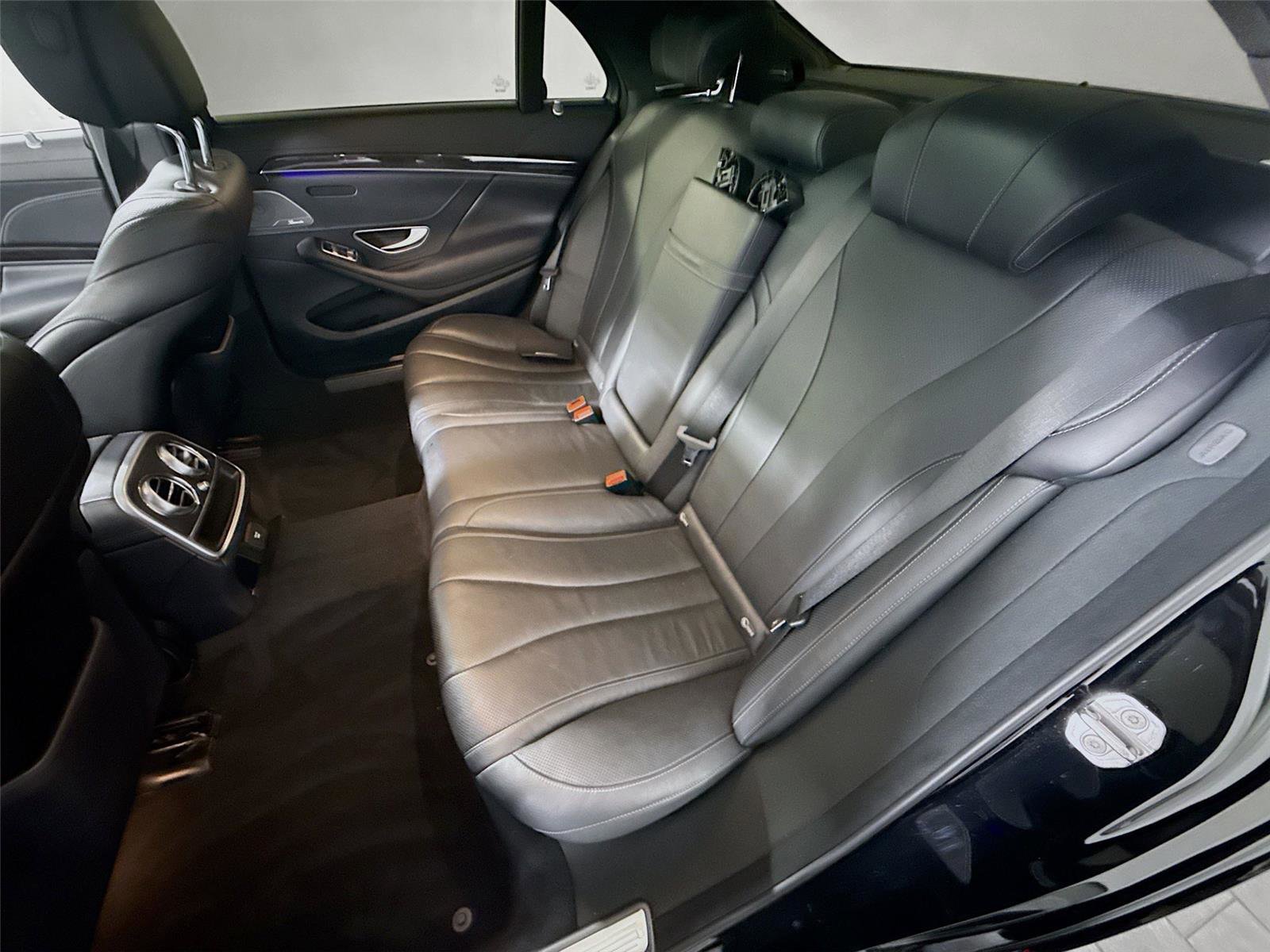 Used 2020 Mercedes-Benz S 450 Sedan image 3