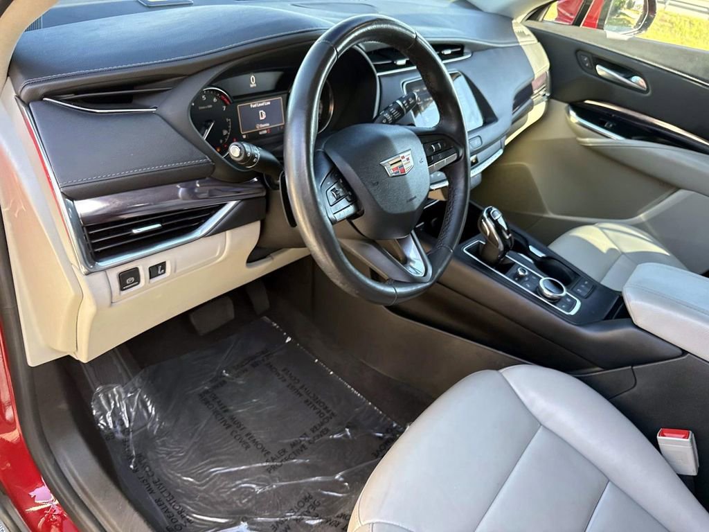 Used 2023 Cadillac XT4 Luxury w/ Cold Weather Package FWD image 25