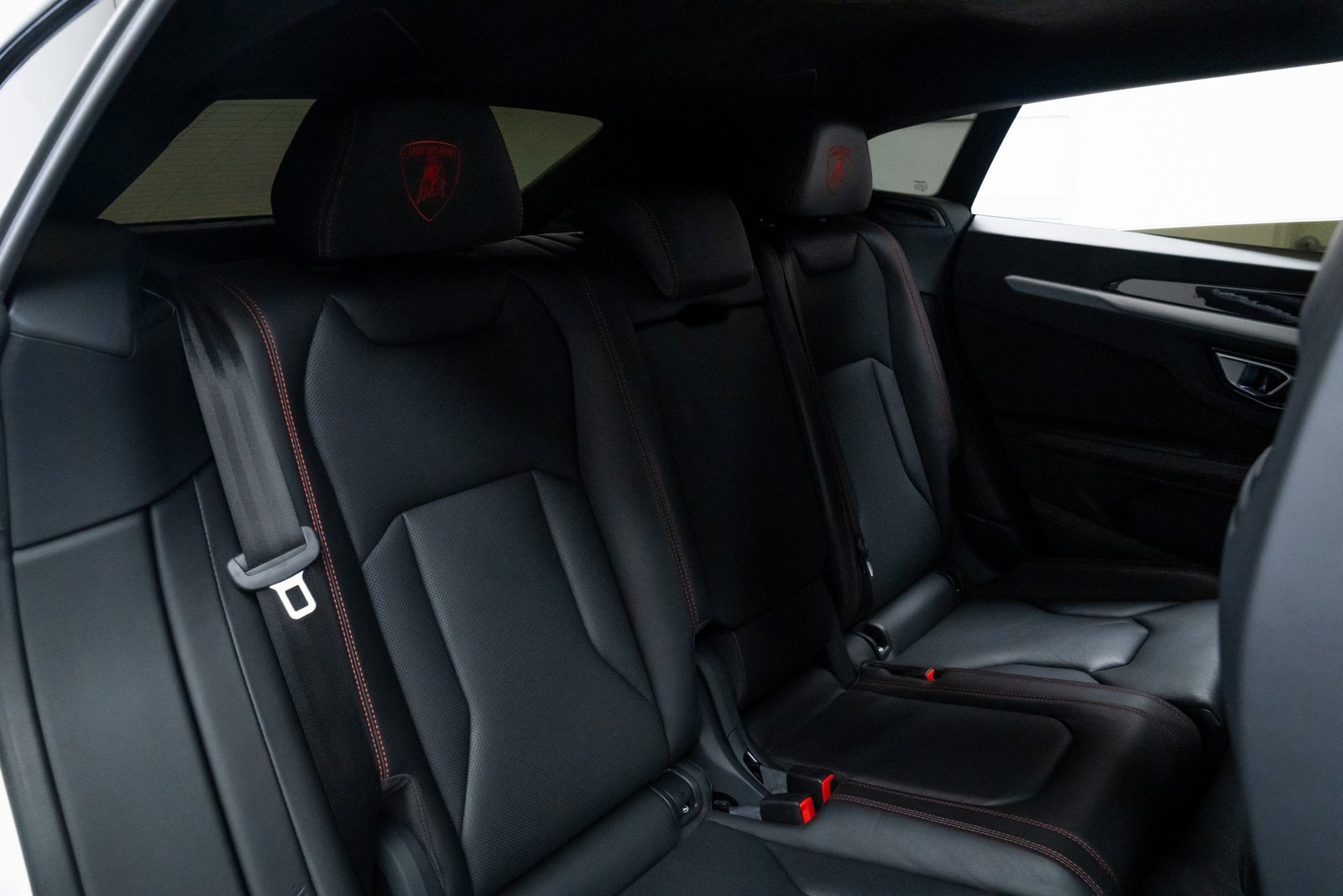 Used 2020 Lamborghini Urus image 24