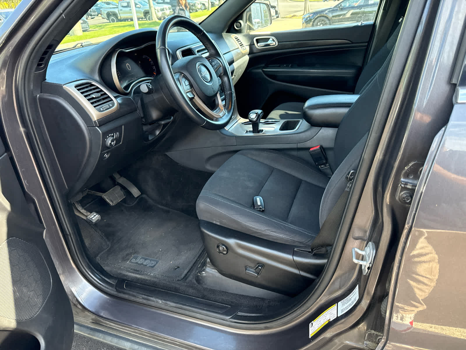 Used 2015 Jeep Grand Cherokee Laredo w/ Quick Order Package 23E AWD/4WD image 6