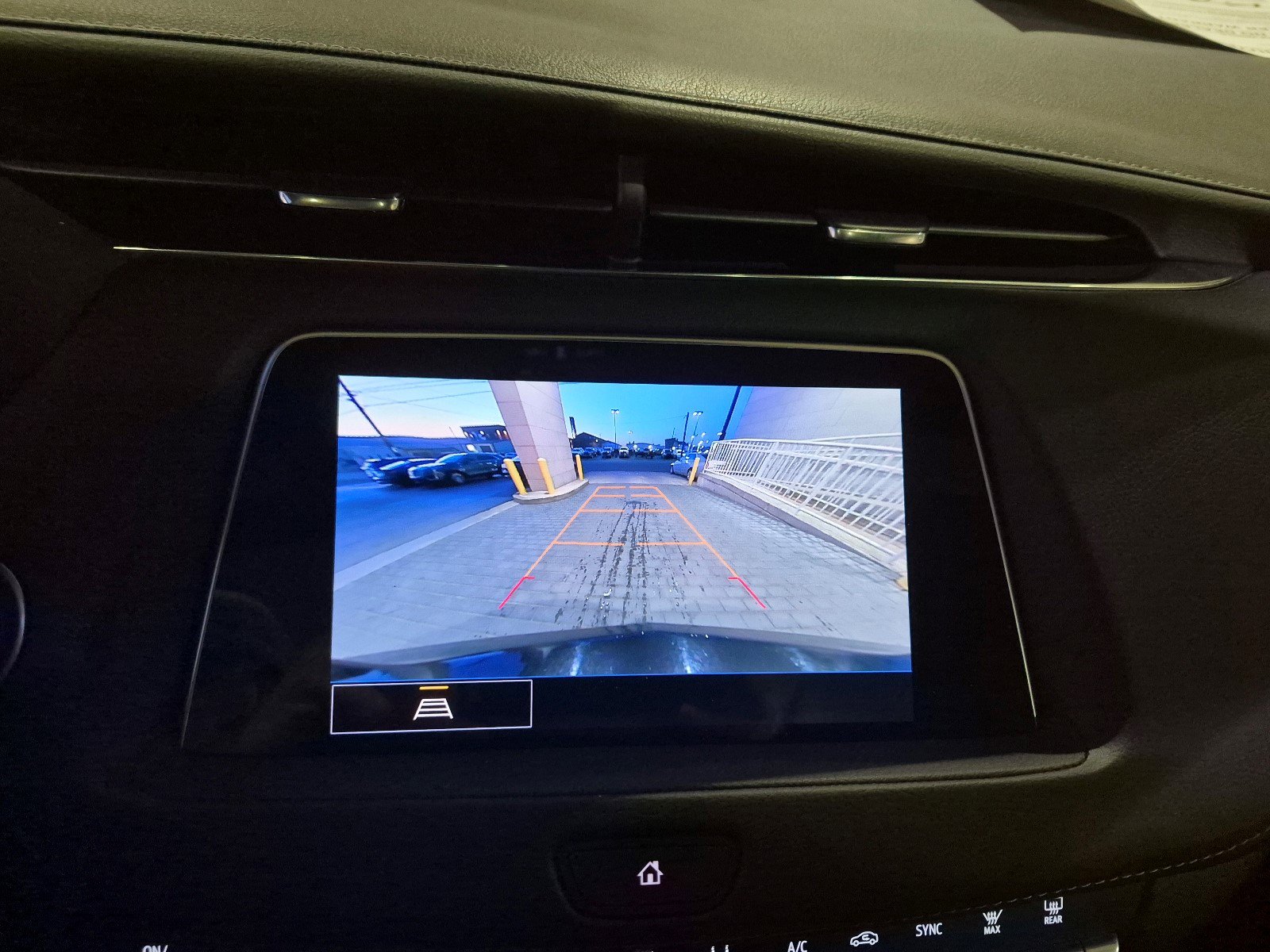 Certified 2023 Cadillac XT4 Luxury w/ Cold Weather Package image 20