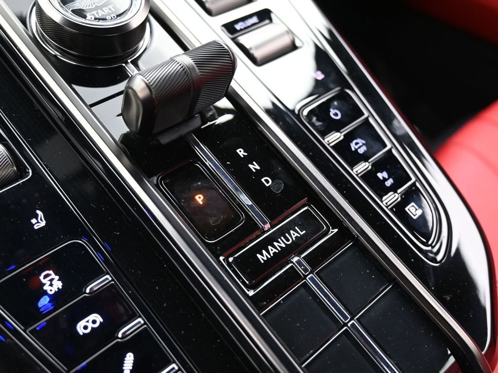 Used 2025 Aston Martin V8 Vantage Coupe image 35