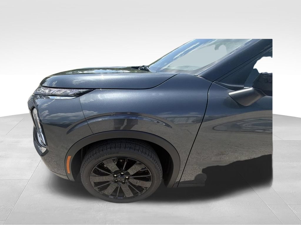 New 2026 Mitsubishi Outlander LE FWD image 4