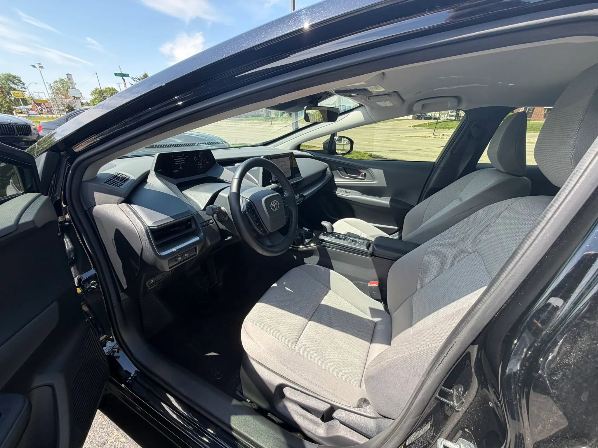 Used 2024 Toyota Prius LE FWD image 11