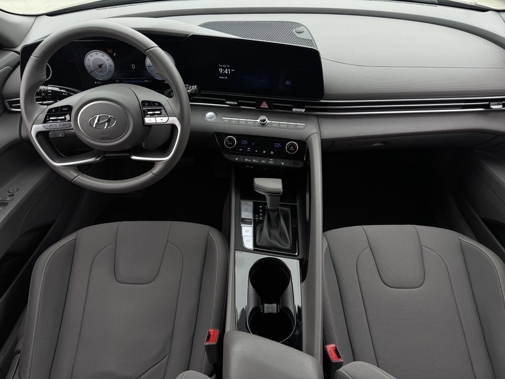 Used 2023 Hyundai Elantra SEL w/ Convenience Package FWD image 10