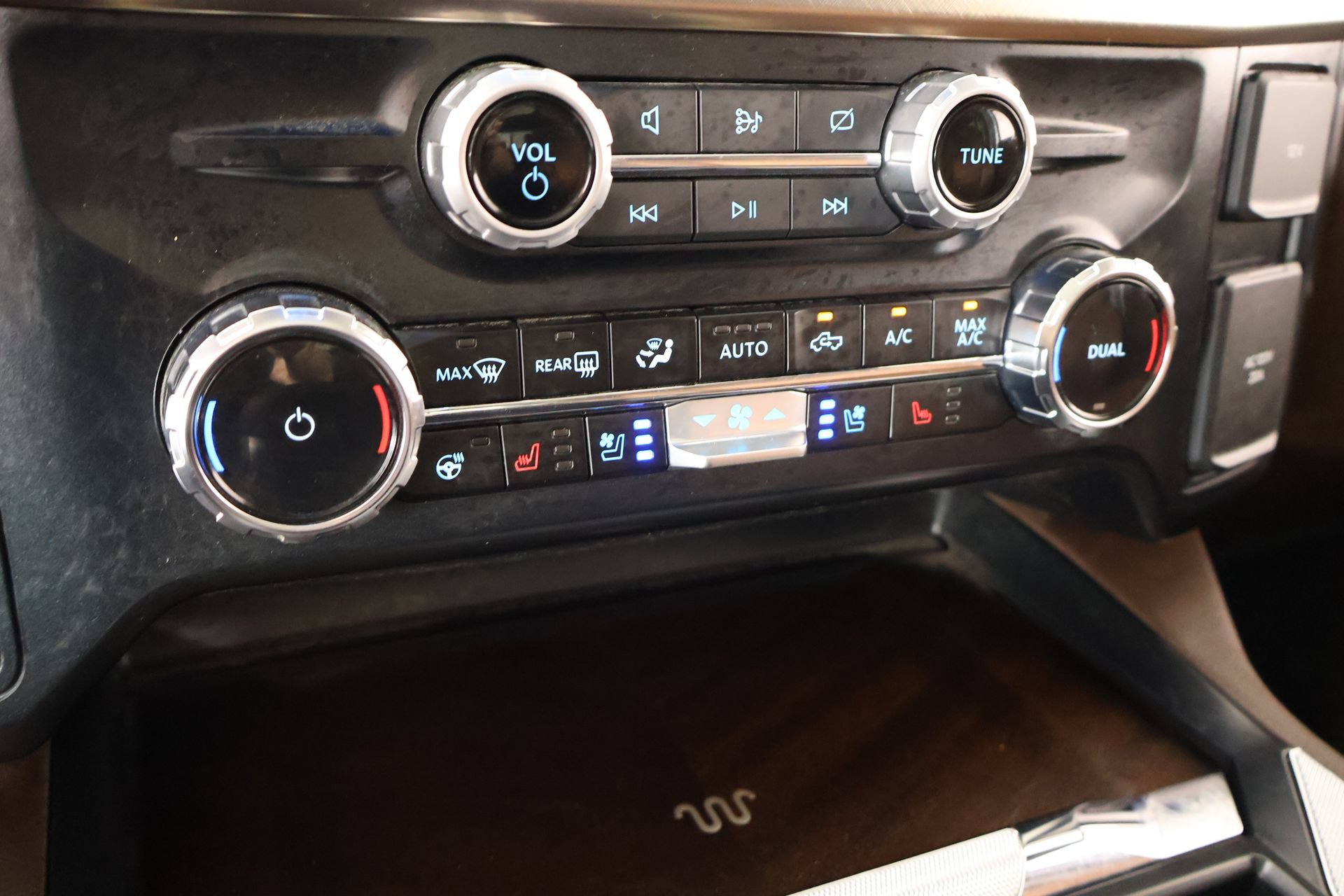 Used 2024 Ford F350 King Ranch w/ Chrome Package AWD/4WD image 8