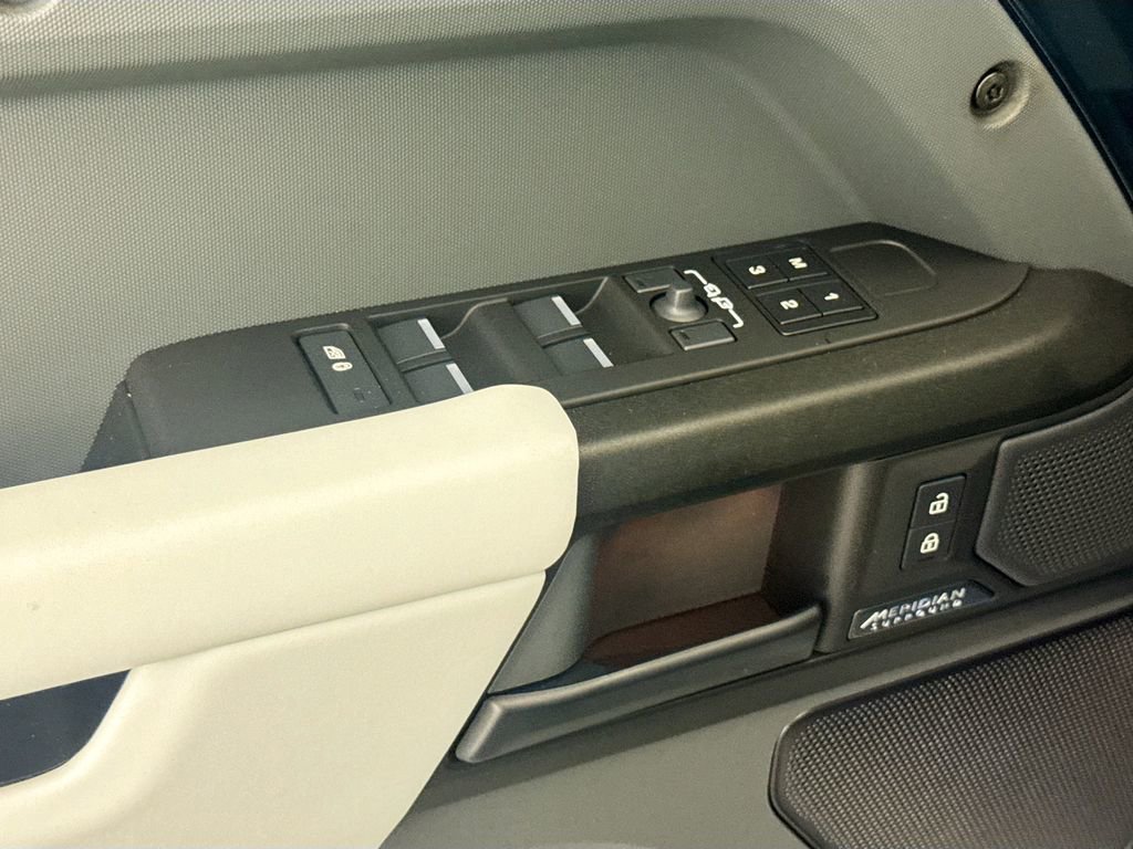 New 2026 Land Rover Defender 110 OCTA AWD/4WD image 18