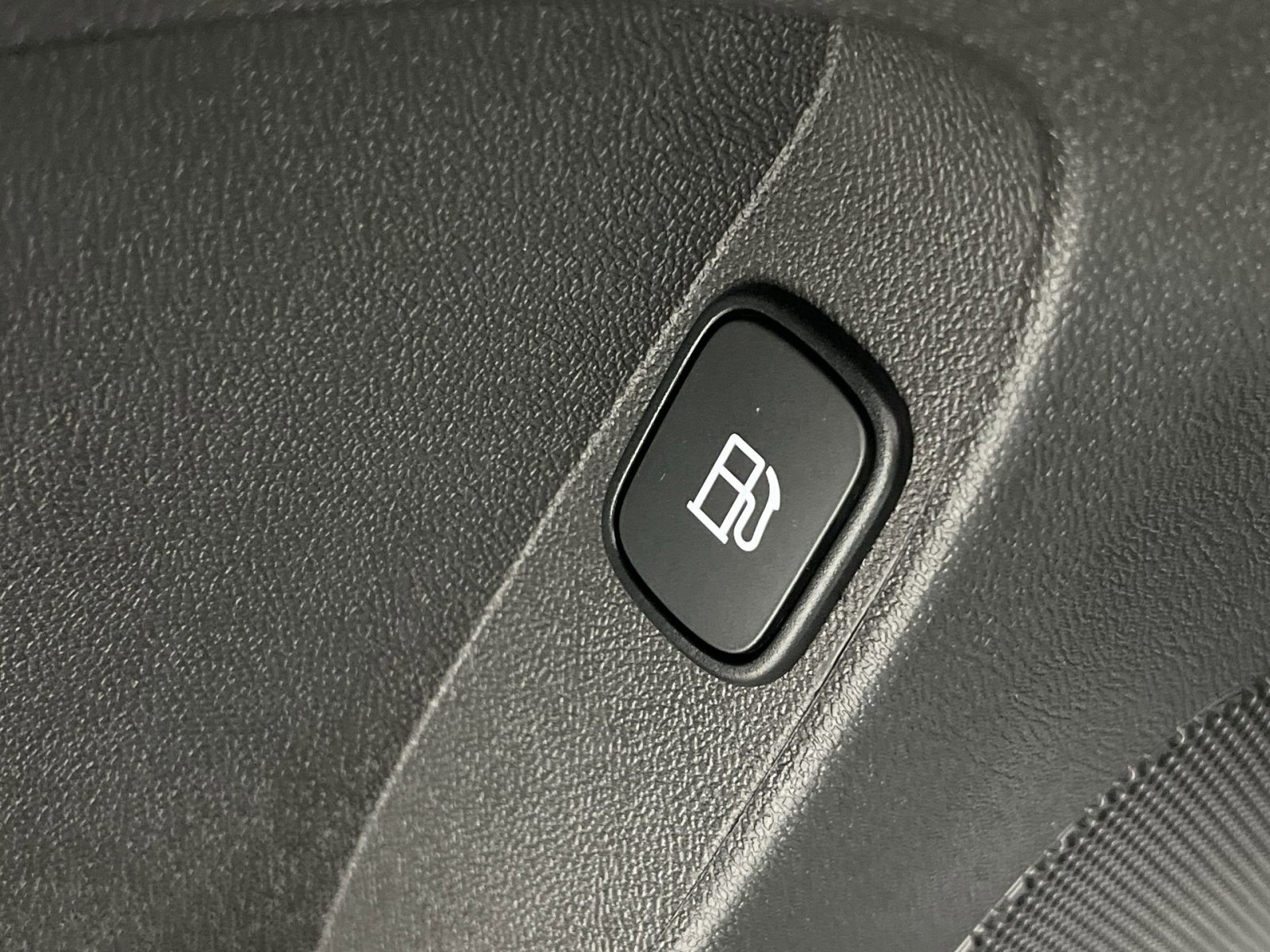 Used 2017 Chevrolet Volt Premier w/ Driver Confidence II Package image 32