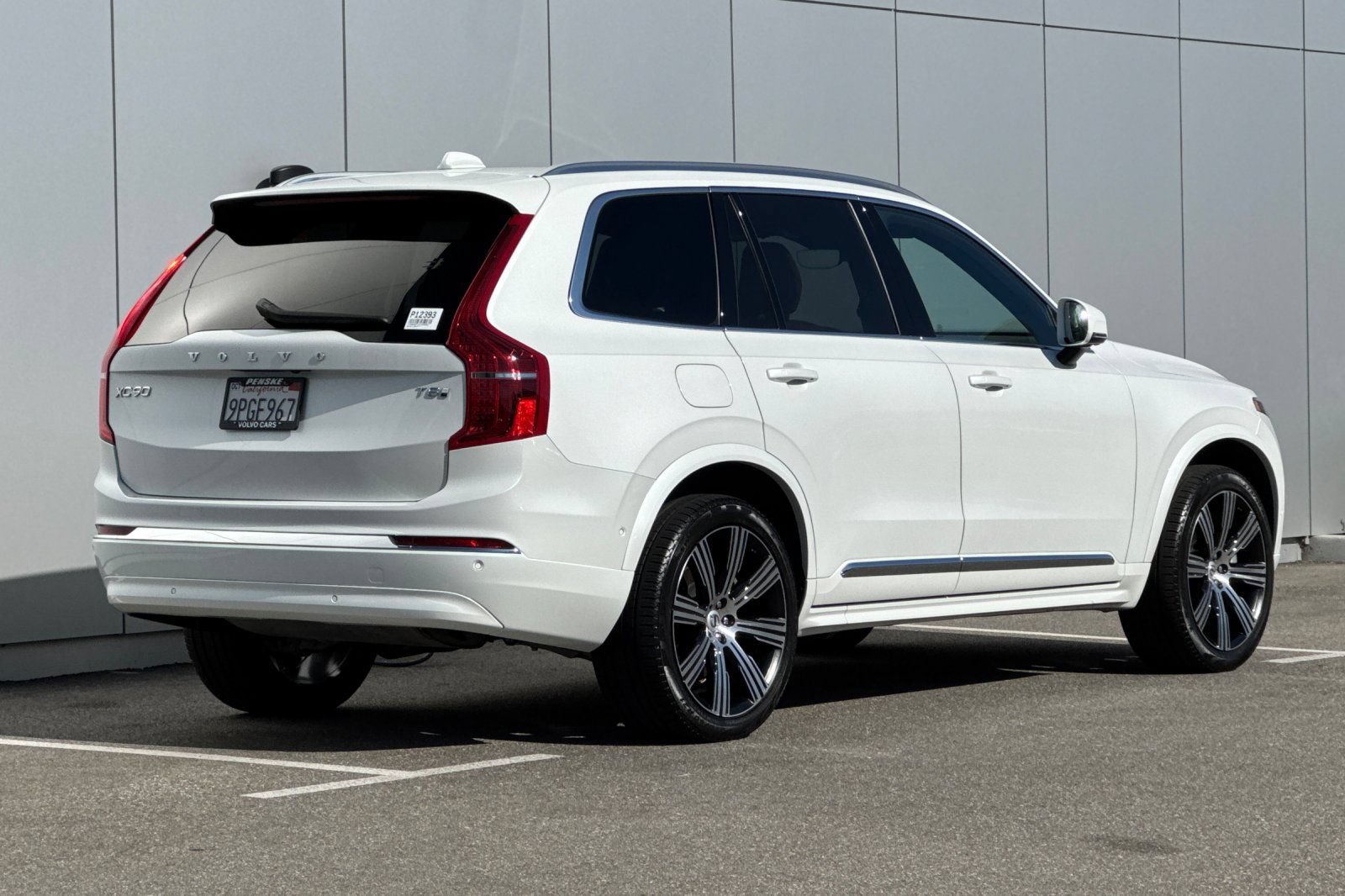 Used 2025 Volvo XC90 T8 Ultra w/ Protection Package Premier AWD/4WD image 5