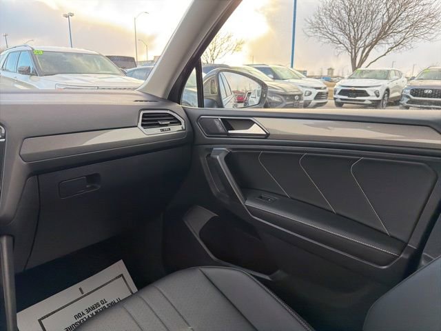 Used 2023 Volkswagen Tiguan SE image 17