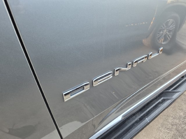 Used 2025 GMC Yukon Denali RWD image 10