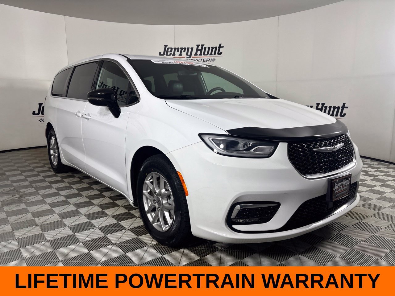 Used 2025 Chrysler Pacifica Select FWD image 4