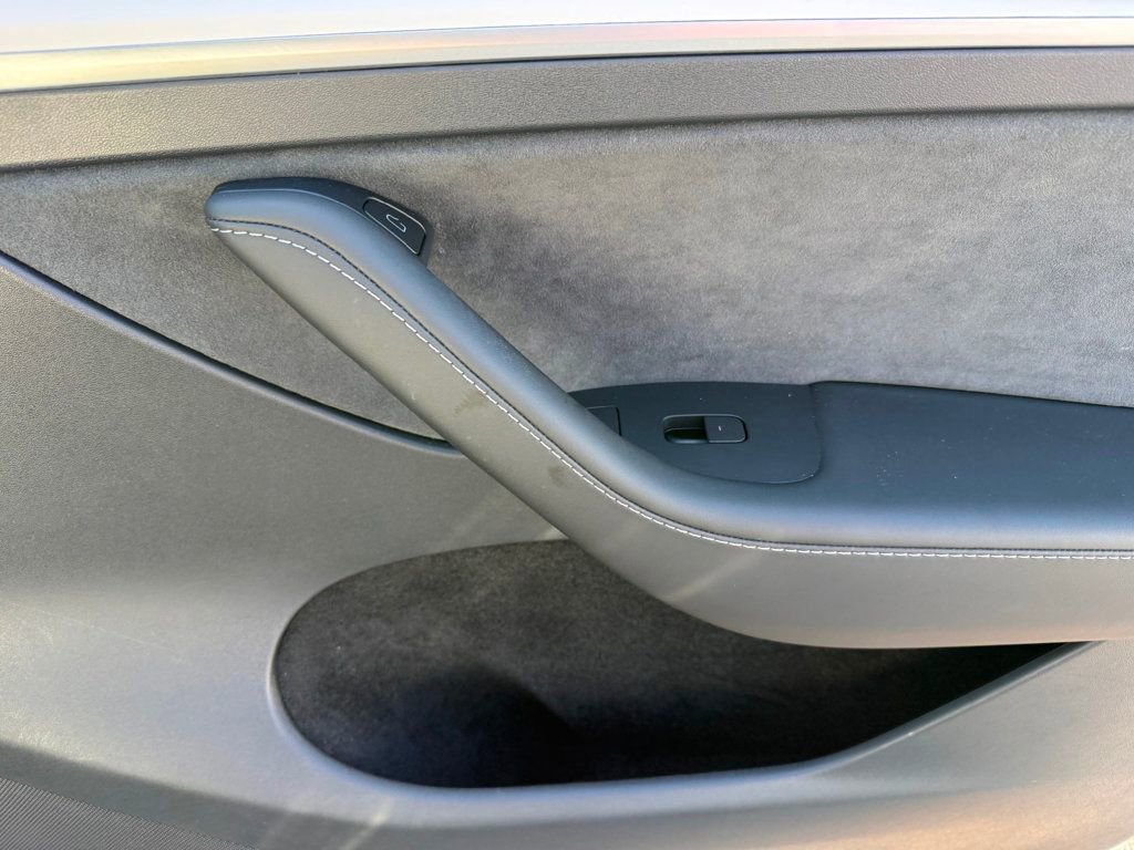 Used 2023 Tesla Model Y Long Range image 34
