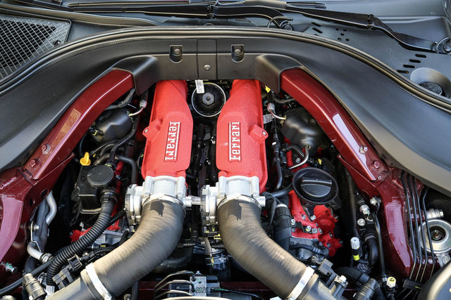 Used 2025 Ferrari Roma Spider RWD image 31