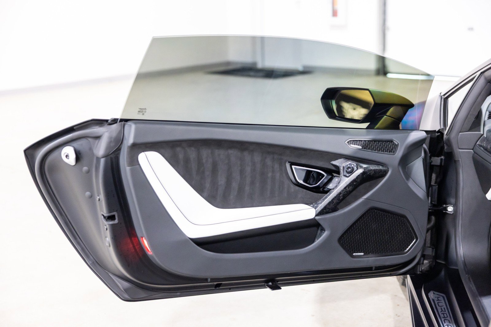 Used 2022 Lamborghini Huracan EVO image 28