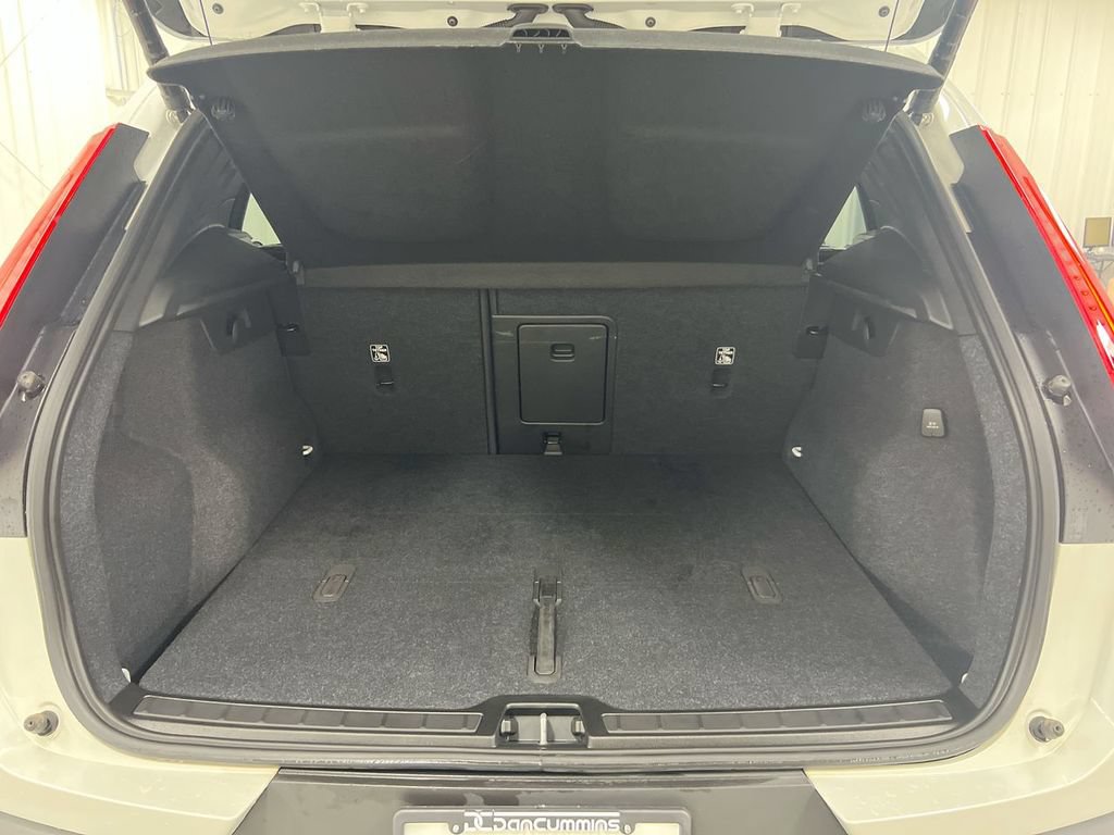 Used 2023 Volvo XC40 B4 Ultimate FWD image 24