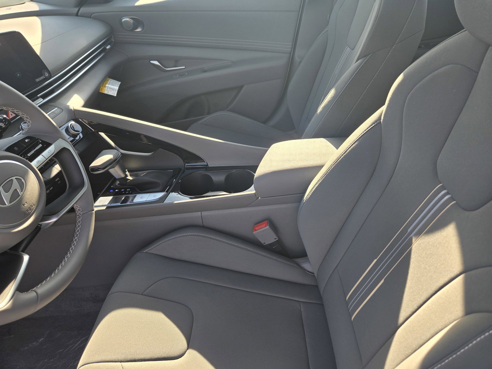 New 2025 Hyundai Elantra SEL image 14