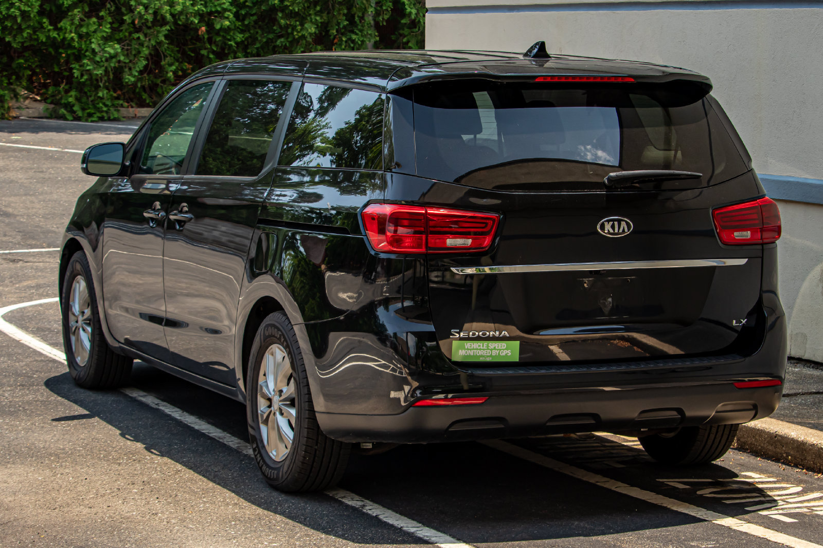 Used 2020 Kia Sedona LX FWD image 3